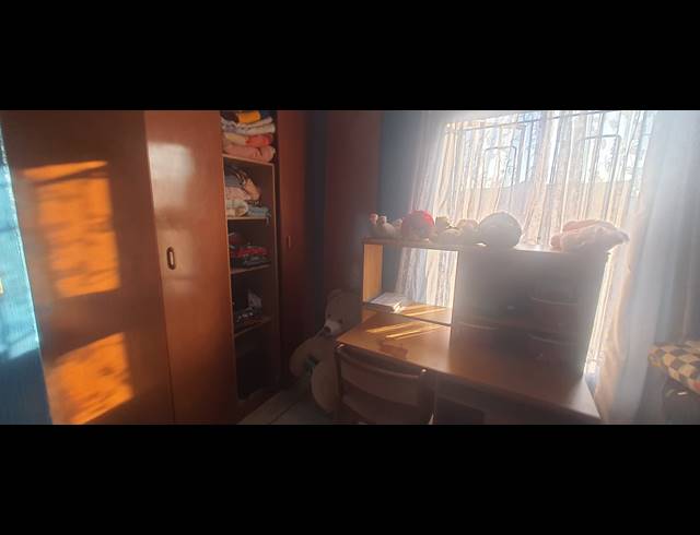 3 BEDROOM FREEHOLD FOR SALE IN LEACHVILLE EXT 3